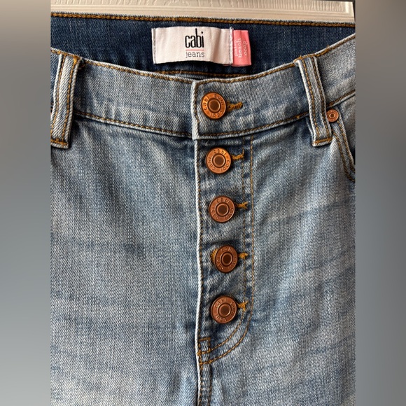 Cabi 6 Light Wash Palm Beach Crop Blue Button-Fly Jeans - Picture 9 of 9